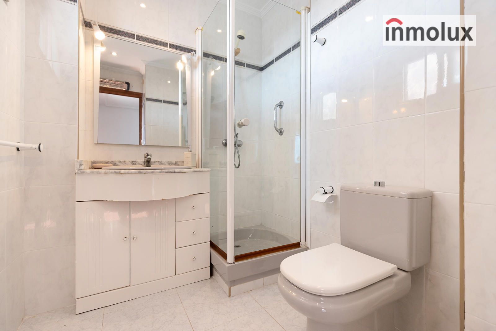 Baño en suite 2